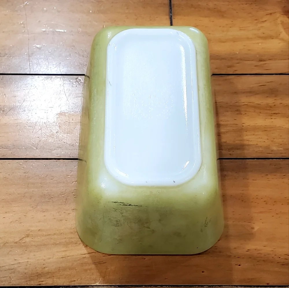 Vtg Pyrex 0502 Avocado Green 1.5 Refrigerator Dish